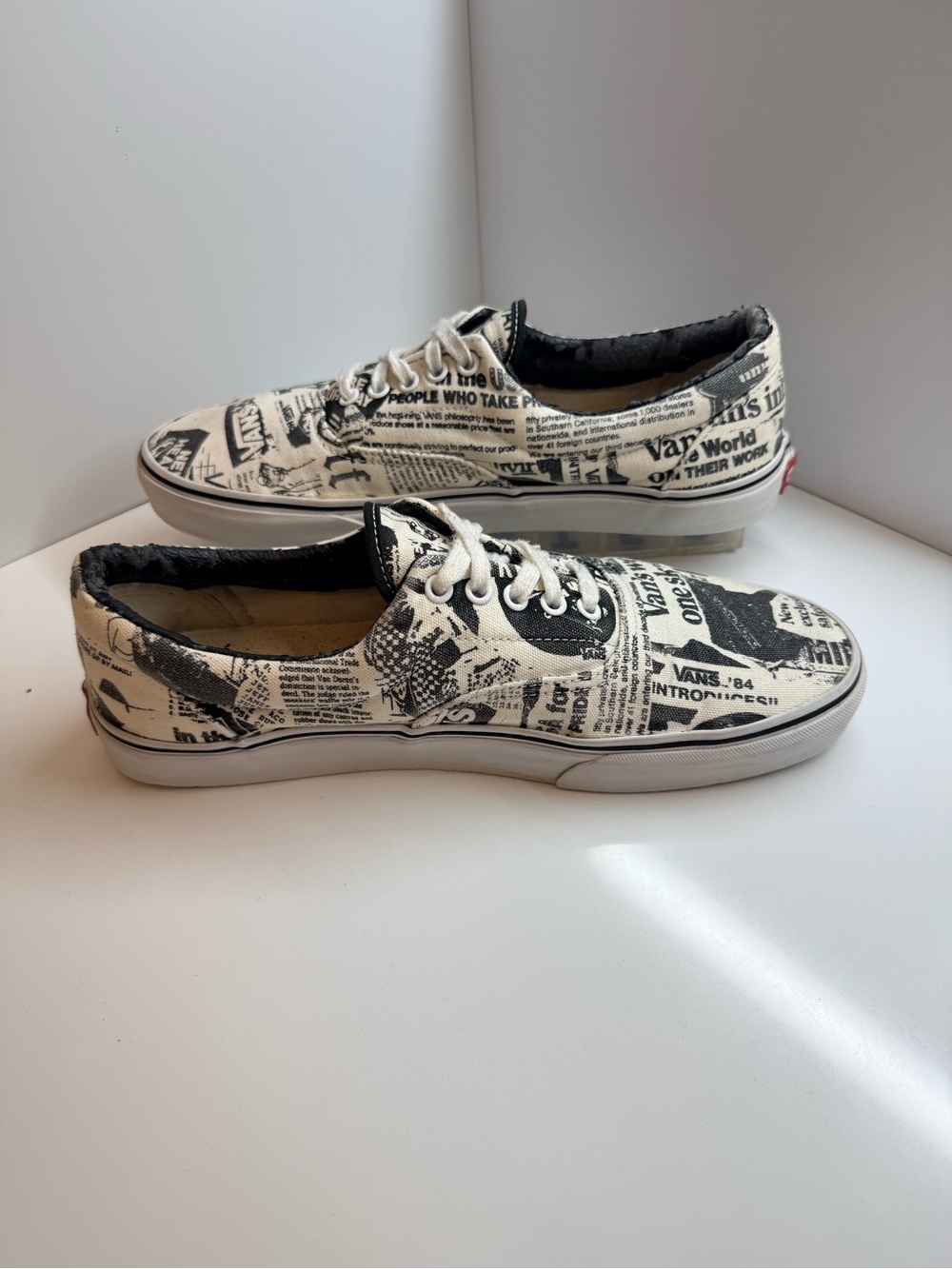 Vans X Harry Potter Comfycush Era "newspaper" Men Sneakers - Black/White
|M11